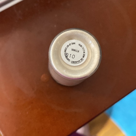 MAC Vanilla Pigment - Picture 4 of 4